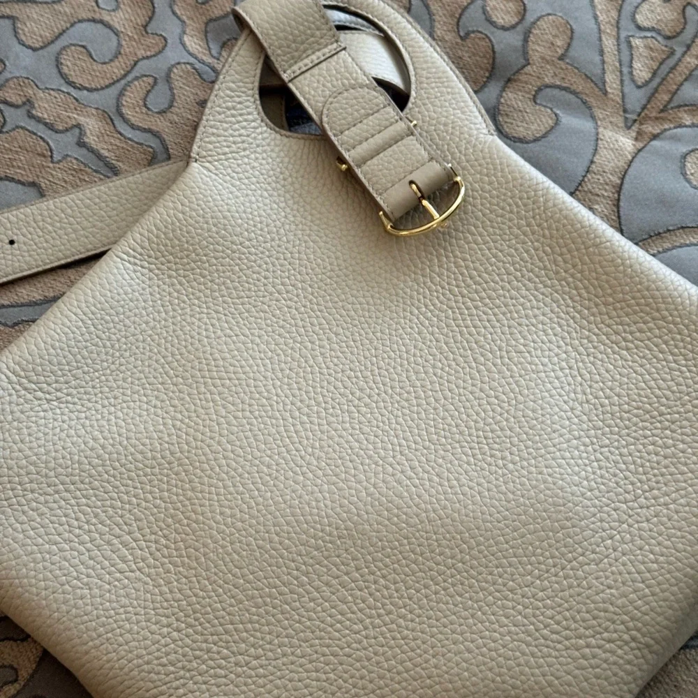 Cuyana Pebbled Leather Shoulder Bag in Stone - Picture 3 of 6